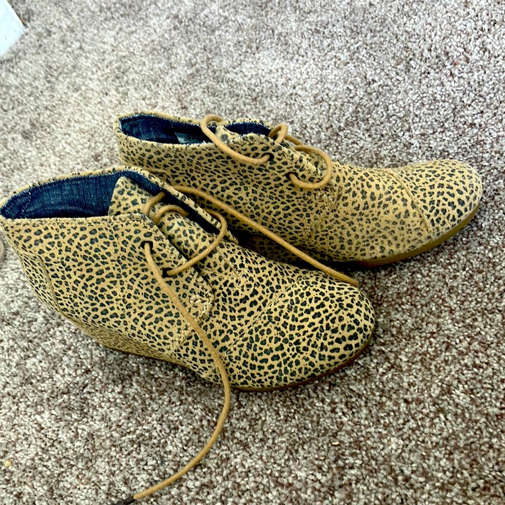 Toms leopard print heels